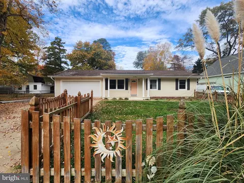 111 6th St, Colonial Beach, VA 22443