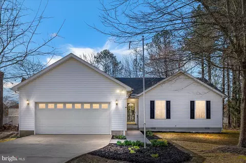 202 Meadow Ave, Colonial Beach, VA 22443