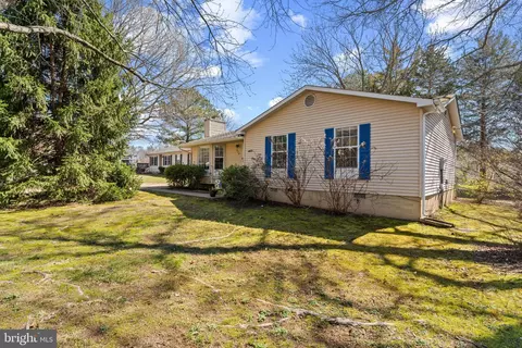 230 Cedar Ave, Colonial Beach, VA 22443