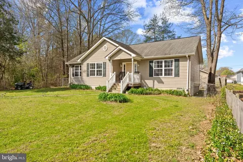 65 Forest Grove Rd, Colonial Beach, VA 22443