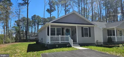158 Oak Ln, Colonial Beach, VA 22443