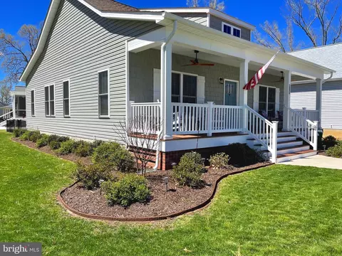 1231 Bancroft Ave, Colonial Beach, VA 22443
