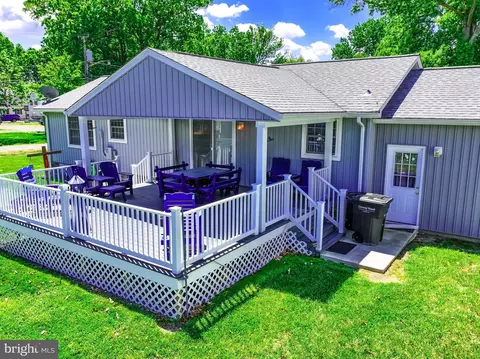 736 Marshall Ave, Colonial Beach, VA 22443