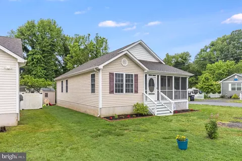 420 Lincoln Ave, Colonial Beach, VA 22443