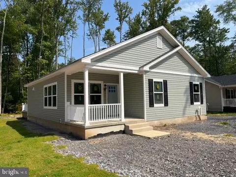 333 Azure Dr, Colonial Beach, VA 22443