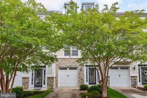 309 Monroe Point Dr, Colonial Beach, VA 22443