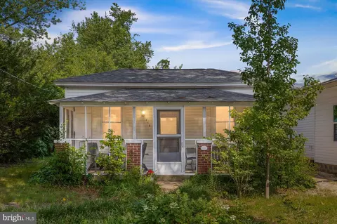 416 Monroe Bay Ave, Colonial Beach, VA 22443