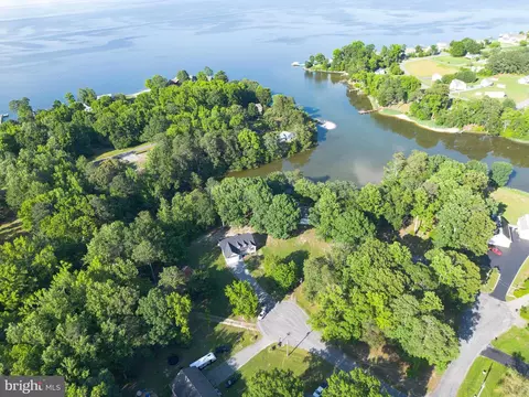 35 Overlea Ct, Montross, VA 22520
