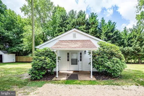 378 Latane Dr, Colonial Beach, VA 22443