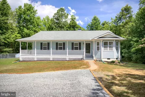 253 Weeks Rd, Montross, VA 22520