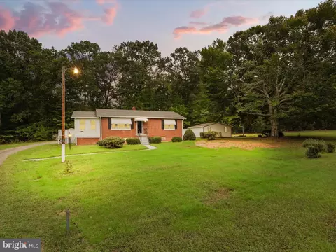 672 James Monroe Hwy, Colonial Beach, VA 22443