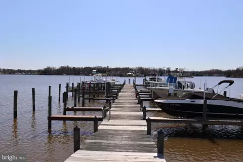105 Lynnhaven Ct, Colonial Beach, VA 22443