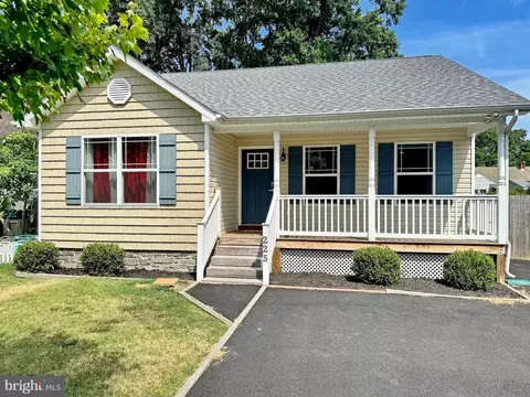 225 5th St, Colonial Beach, VA 22443
