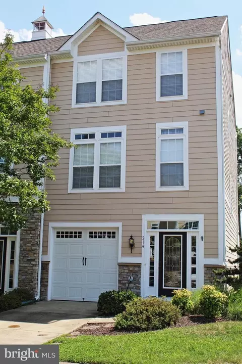 214 Monroe Pt, Colonial Beach, VA 22443