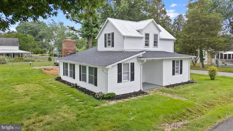 24 Nelson St, Colonial Beach, VA 22443
