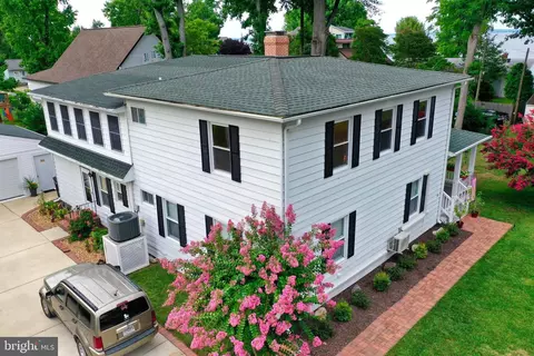 19 7th St, Colonial Beach, VA 22443