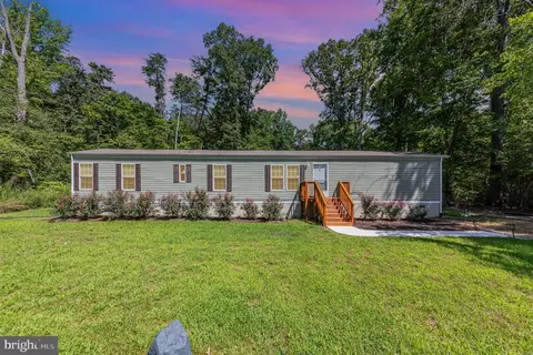 90 Colonial Cir, Colonial Beach, VA 22443