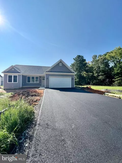 616 Glebe Harbor Dr, Montross, VA 22520