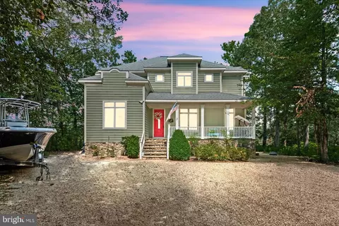 865 Blackbeard Pond Rd, Hague, VA 22469