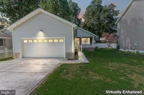 19 1st St, Colonial Beach, VA 22443