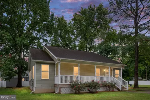 138 4th St, Colonial Beach, VA 22443