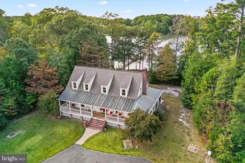 155 Edgewater Ln, Montross, VA 22520