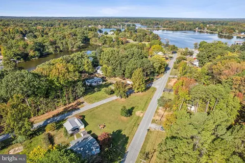 000 Lakeview Dr, Colonial Beach, VA 22443