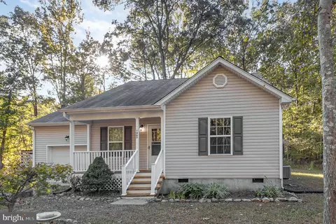 1065 Lakeview Dr, Colonial Beach, VA 22443 photo 2