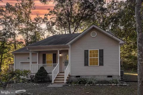1065 Lakeview Dr, Colonial Beach, VA 22443