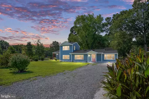 881 Shore Dr, Colonial Beach, VA 22443
