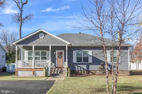 21 10th St, Colonial Beach, VA 22443