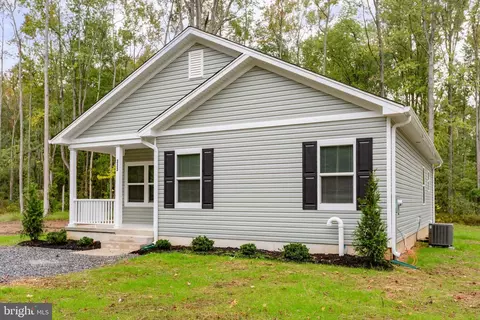 450 Lakeview Dr, Colonial Beach, VA 22443