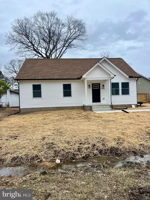190 Evergreen Dr, Colonial Beach, VA 22443