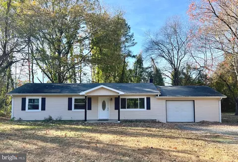 141 Meadowview Ln, Colonial Beach, VA 22443
