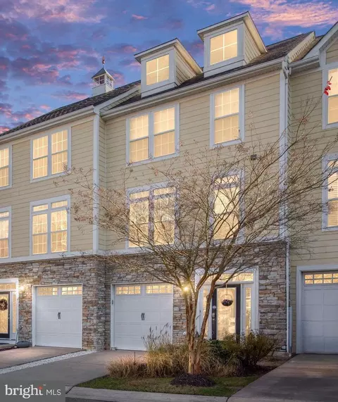 4 Bay View Ln, Colonial Beach, VA 22443