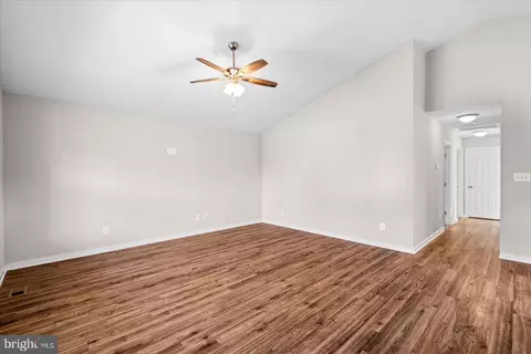 Living - 308 3rd St, Colonial Beach, VA 22443 photo 1 of 3