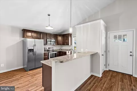 Entry Way - 308 3rd St, Colonial Beach, VA 22443 photo 4 of 6