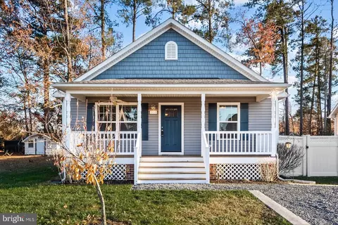 Exterior - 308 3rd St, Colonial Beach, VA 22443 photo 2 of 9