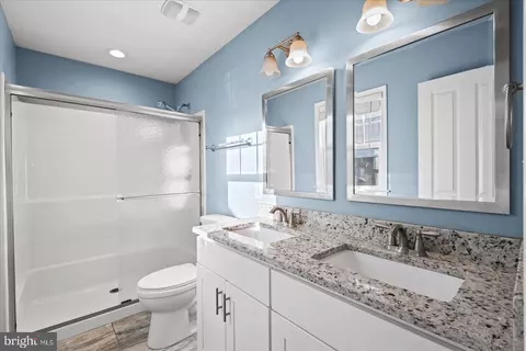 Bath - 308 3rd St, Colonial Beach, VA 22443 photo 1 of 2