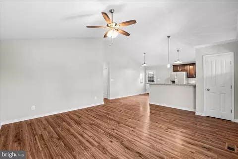 Living - 308 3rd St, Colonial Beach, VA 22443 photo 2 of 3