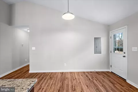 Entry Way - 308 3rd St, Colonial Beach, VA 22443 photo 3 of 6
