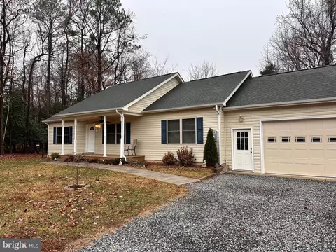 207 Haulover Dr, Montross, VA 22520