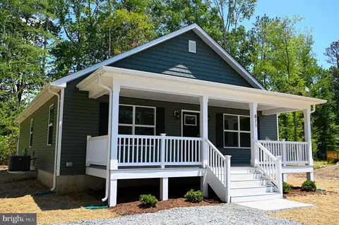 871 Mattox Ave, Colonial Beach, VA 22443
