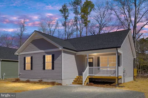 885 Mattox Ave, Colonial Beach, VA 22443