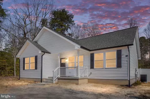 286 Ferry Lndg, Colonial Beach, VA 22443