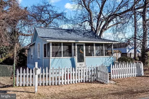 215 Jefferson St, Colonial Beach, VA 22443