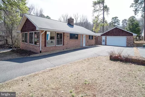 934 Riverview Rd, Montross, VA 22520