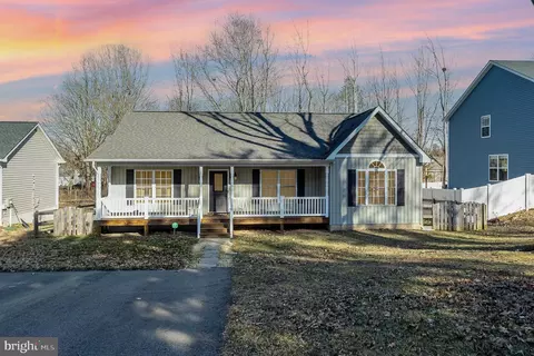 109 Lakeview Dr, Colonial Beach, VA 22443