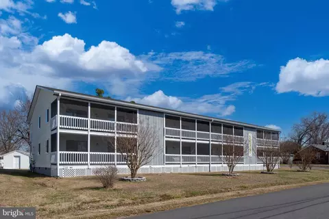 216 Monroe Bay Ave #102, Colonial Beach, VA 22443
