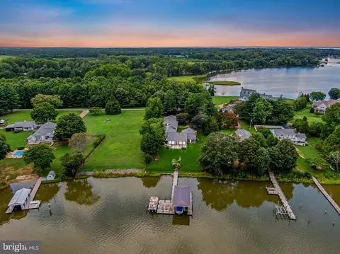 684 Burnt House Pt, Colonial Beach, VA 22443
